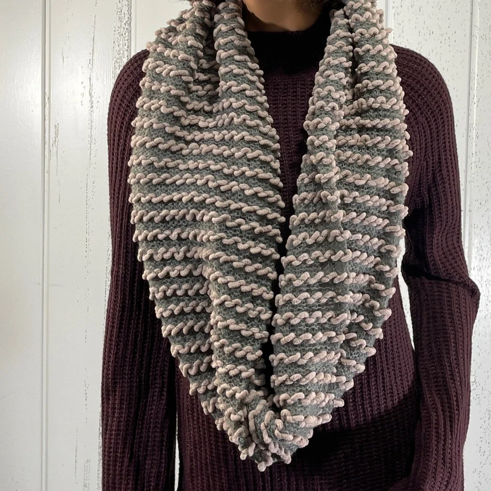 *Madison88 Women’s Pink & Gray Infinity Scarf